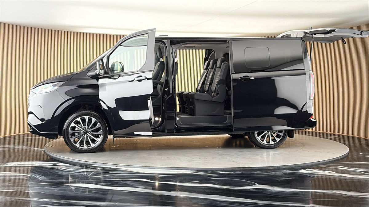 More views of Ford E-Tourneo Custom