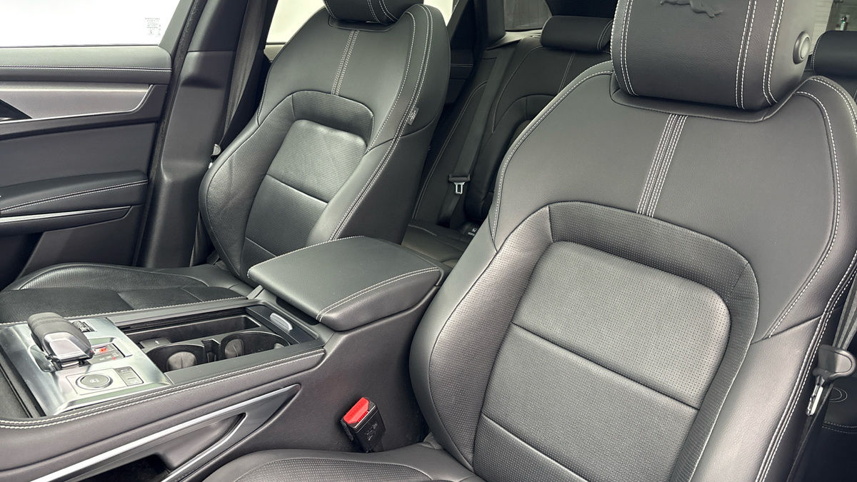 Jaguar F-PACE Image 7