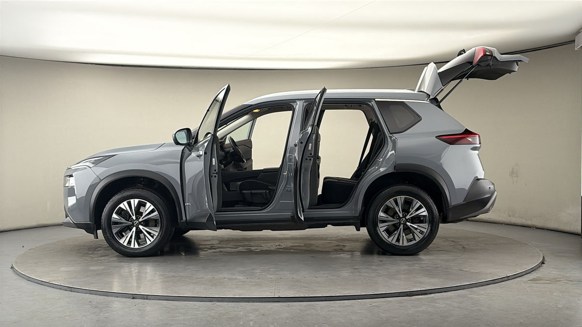 More views of Nissan X-Trail