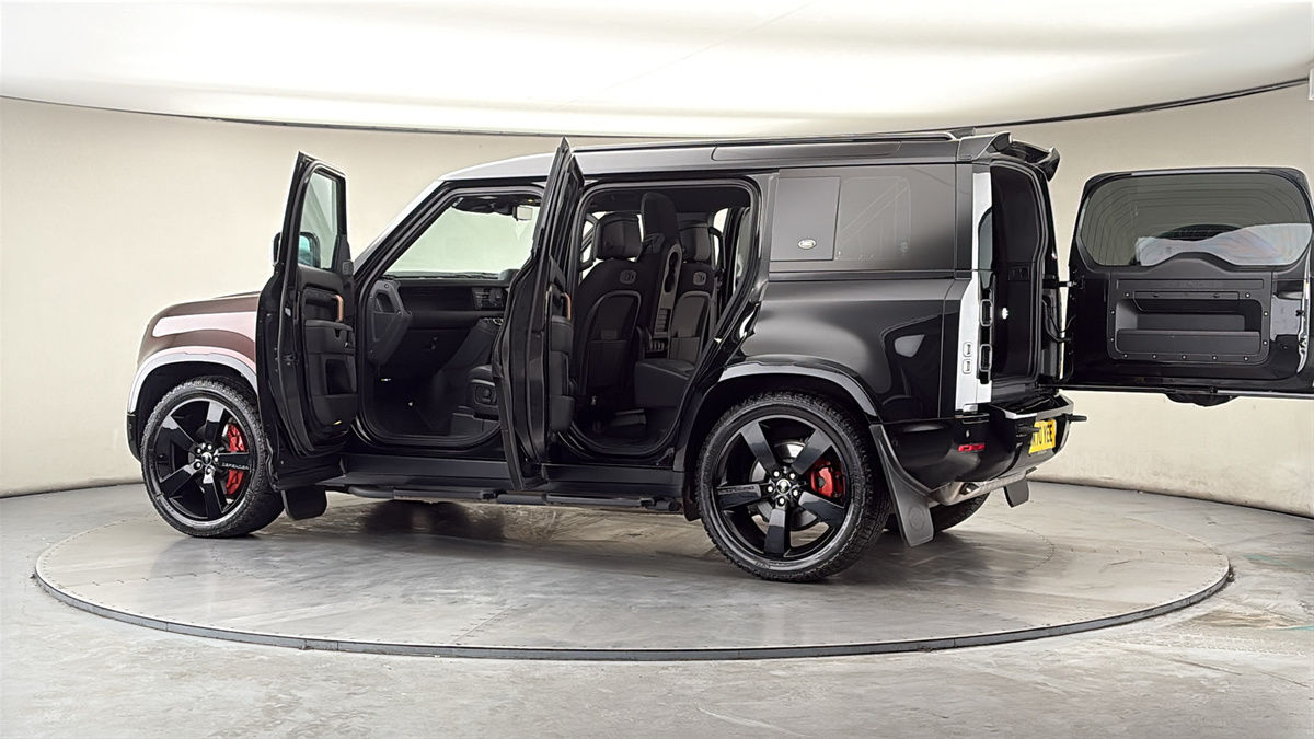 More views of Land Rover Defender 110