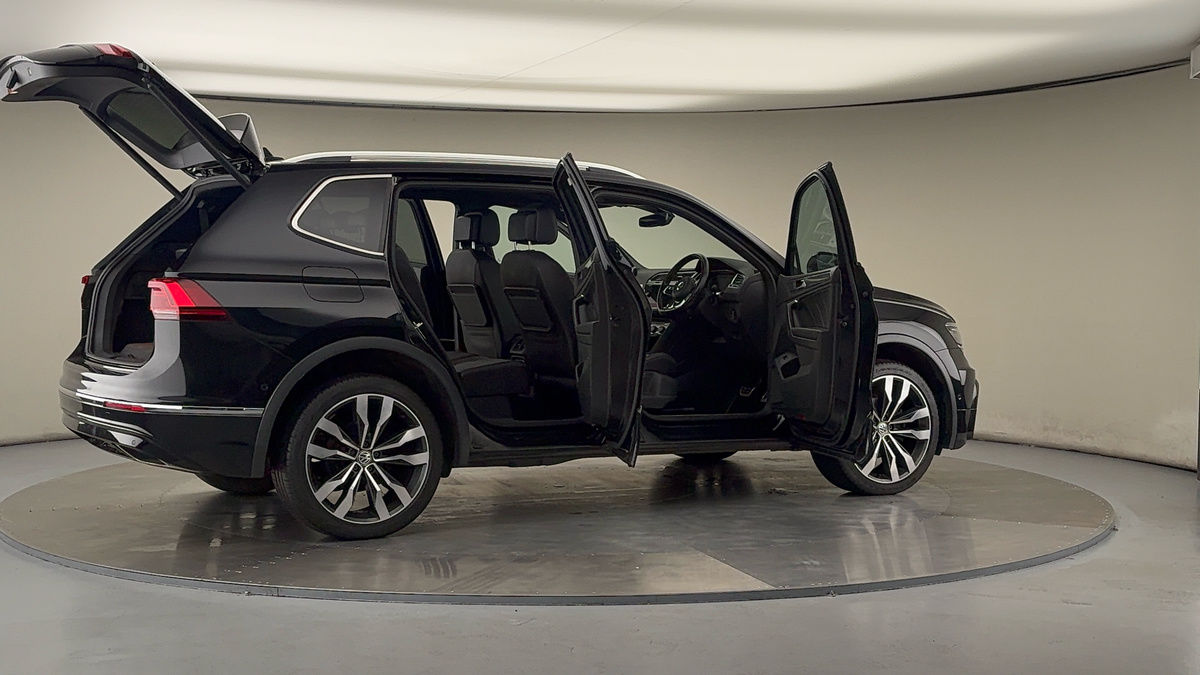 More views of Volkswagen Tiguan Allspace
