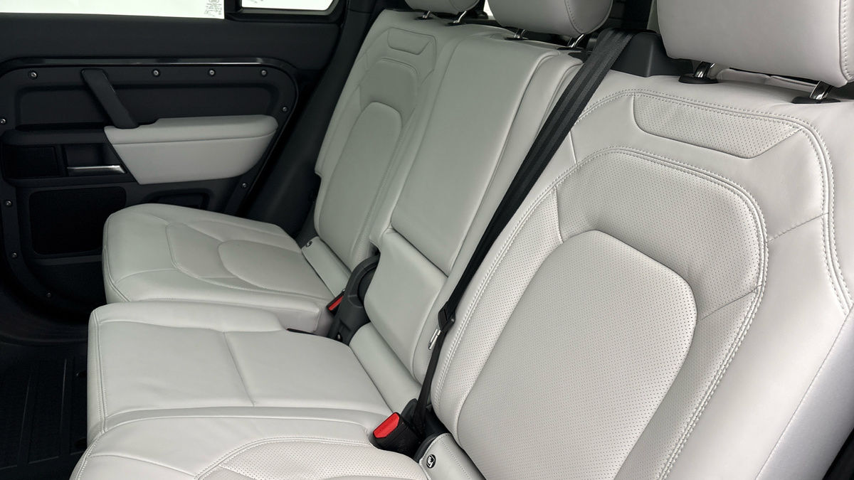 Land Rover Defender 110 Urban Image 8