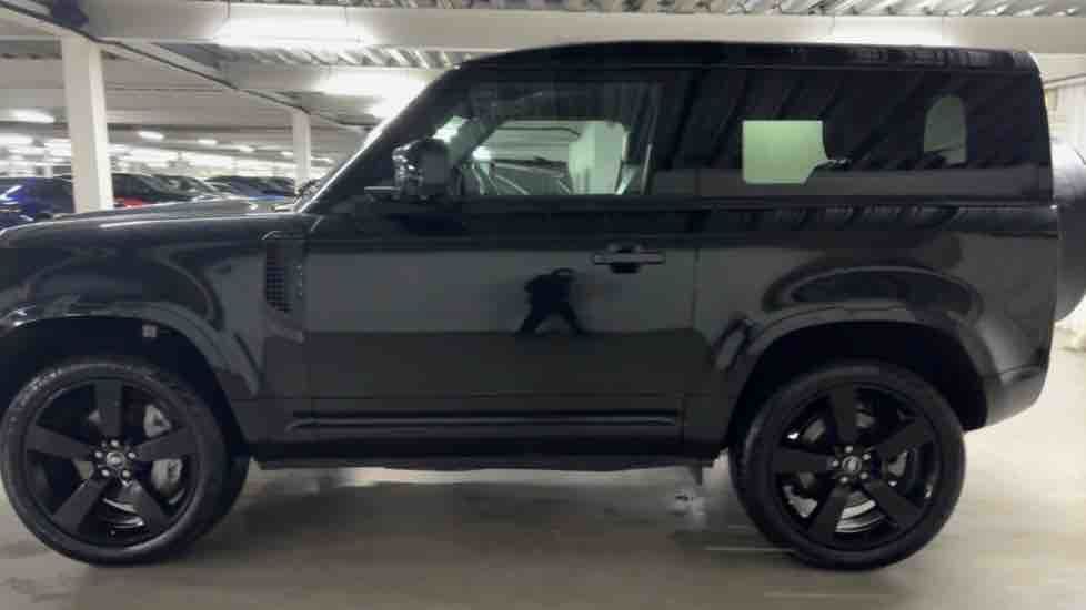 More views of Land Rover Defender 90