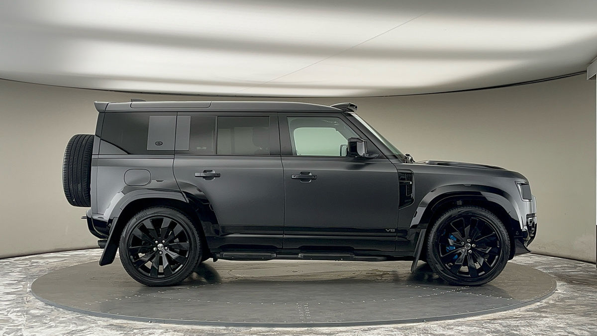 Land Rover Defender 110 Urban Image 31