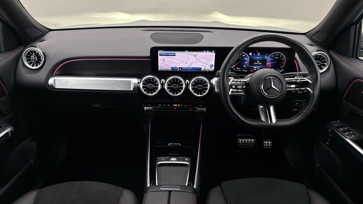 Mercedes-Benz GLB Image 12