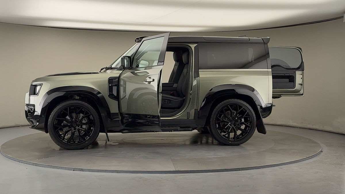More views of Land Rover Defender 90