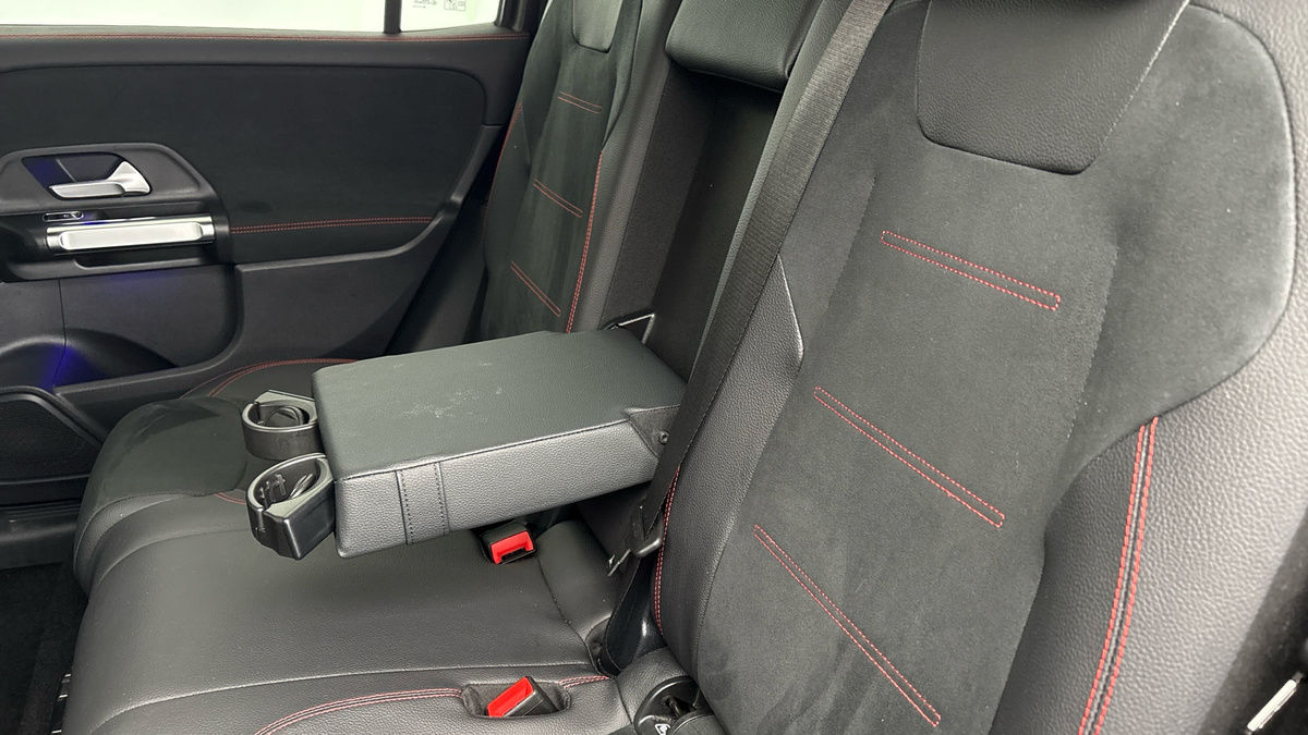 Mercedes-Benz GLB Image 9