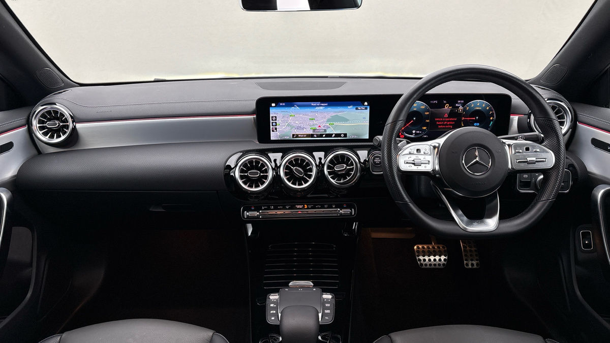 Mercedes-Benz CLA Image 12