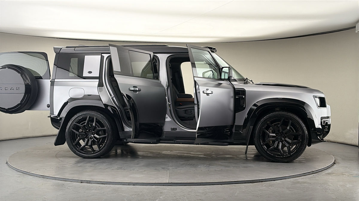 More views of Land Rover Defender 110