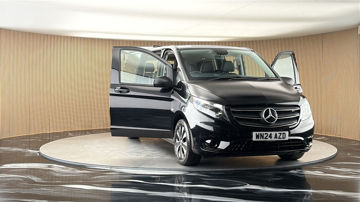 More views of Mercedes-Benz Vito
