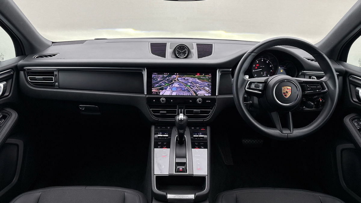 Porsche Macan Image 12