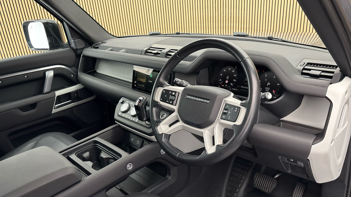 Land Rover Defender 110 Image 5