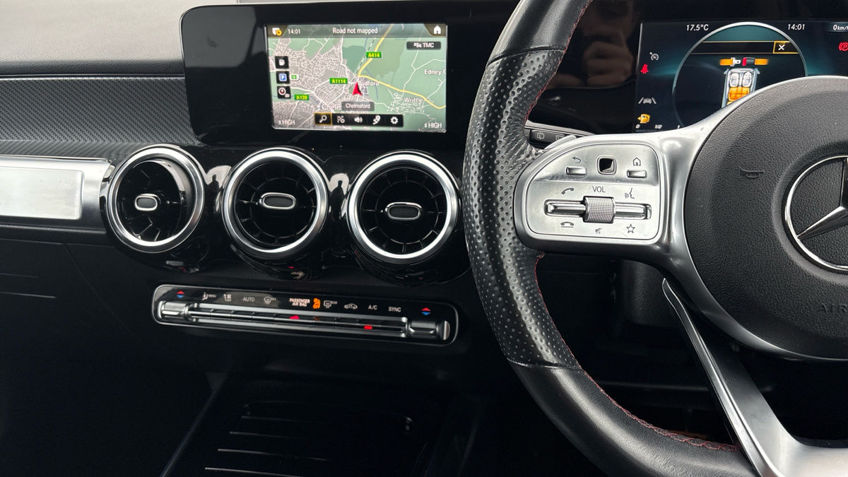 Mercedes-Benz GLB Image 13