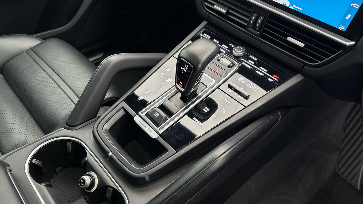 Porsche Cayenne Image 18