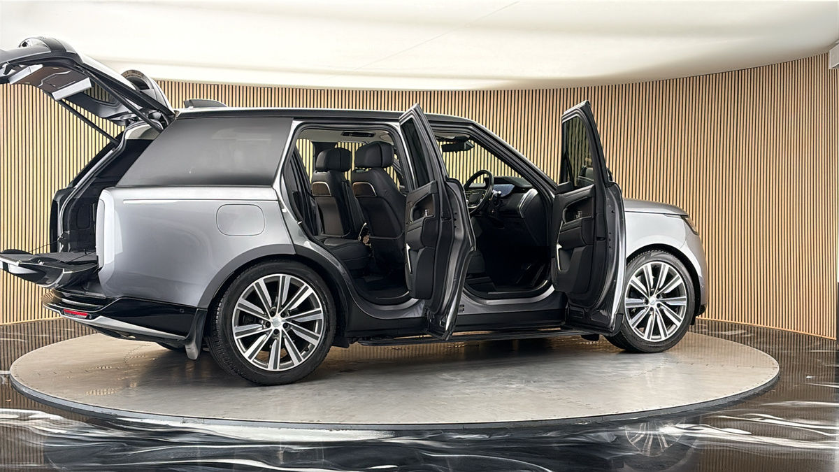 More views of Land Rover Range Rover