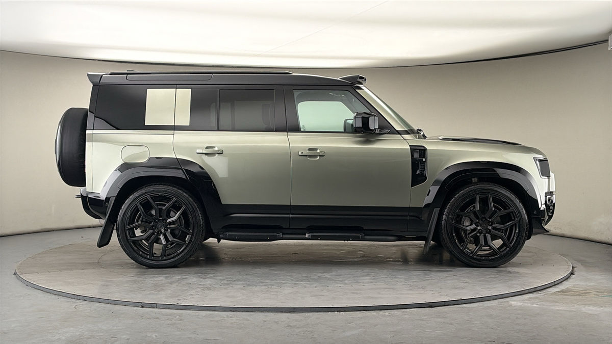 Land Rover Defender 110 Urban Image 16