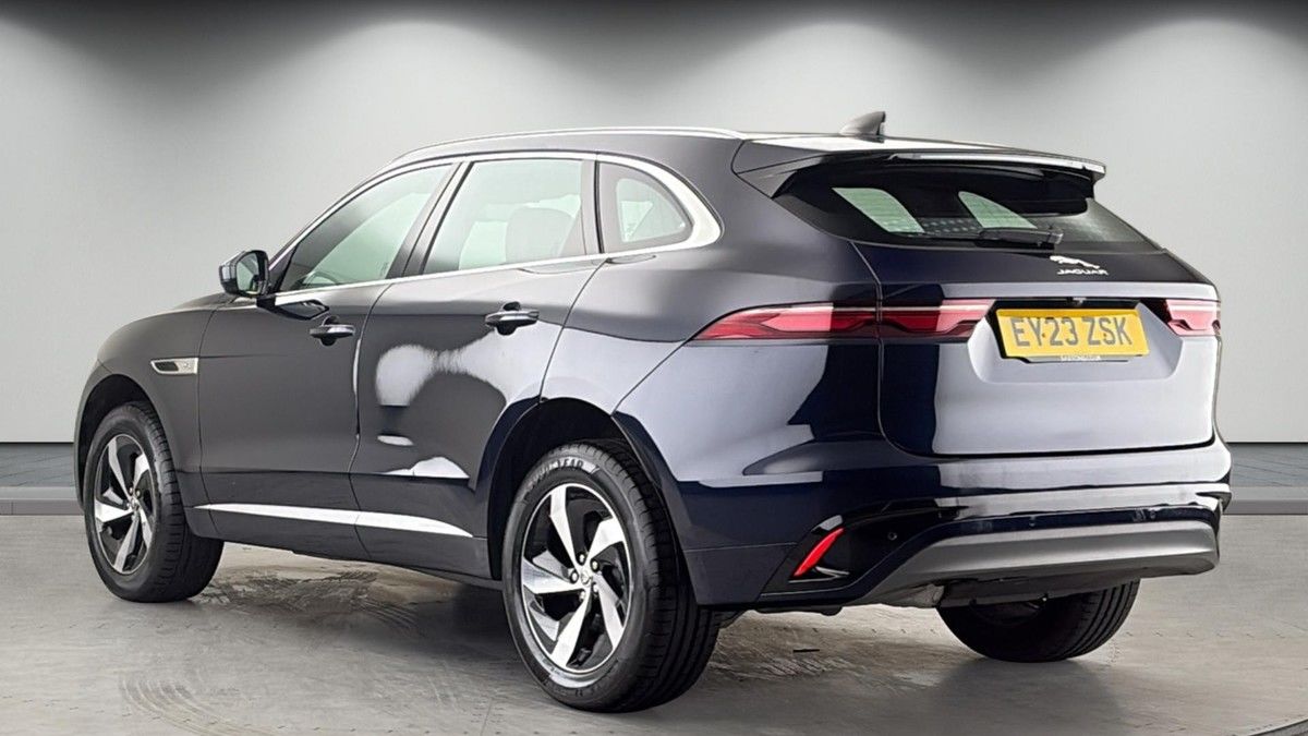 Jaguar F-PACE Image 2