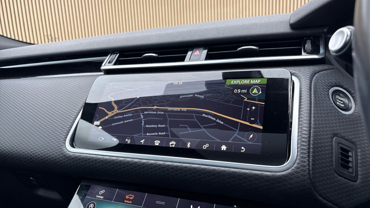 Land Rover Range Rover Velar Image 17