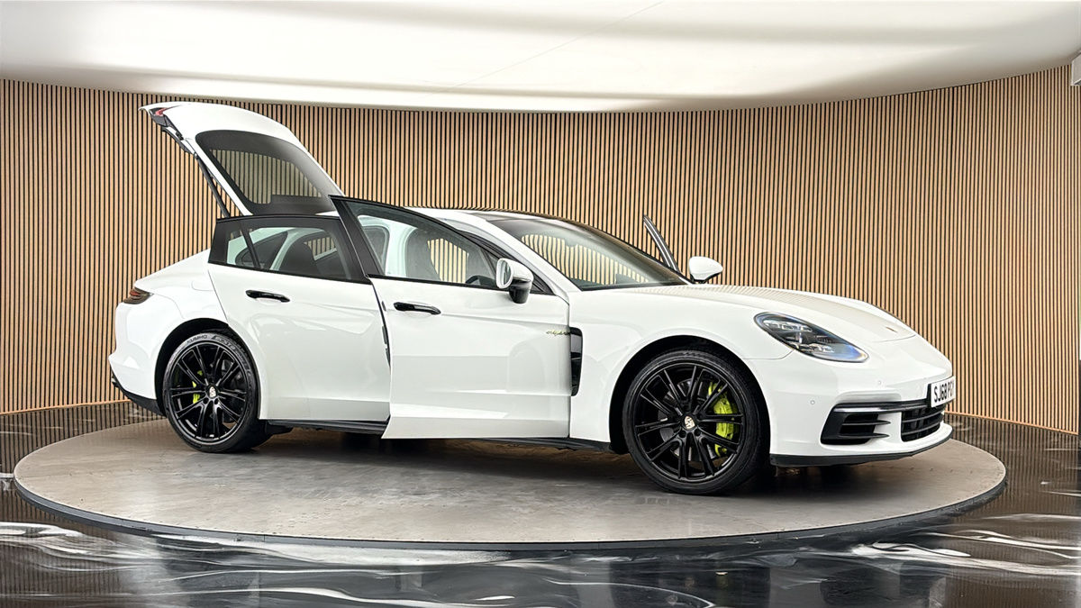 More views of Porsche Panamera