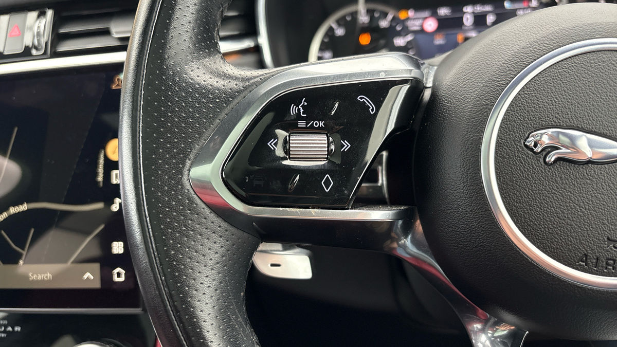 Jaguar F-PACE Image 13