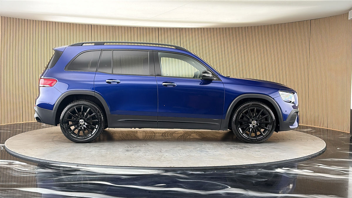 Mercedes-Benz GLB Image 16