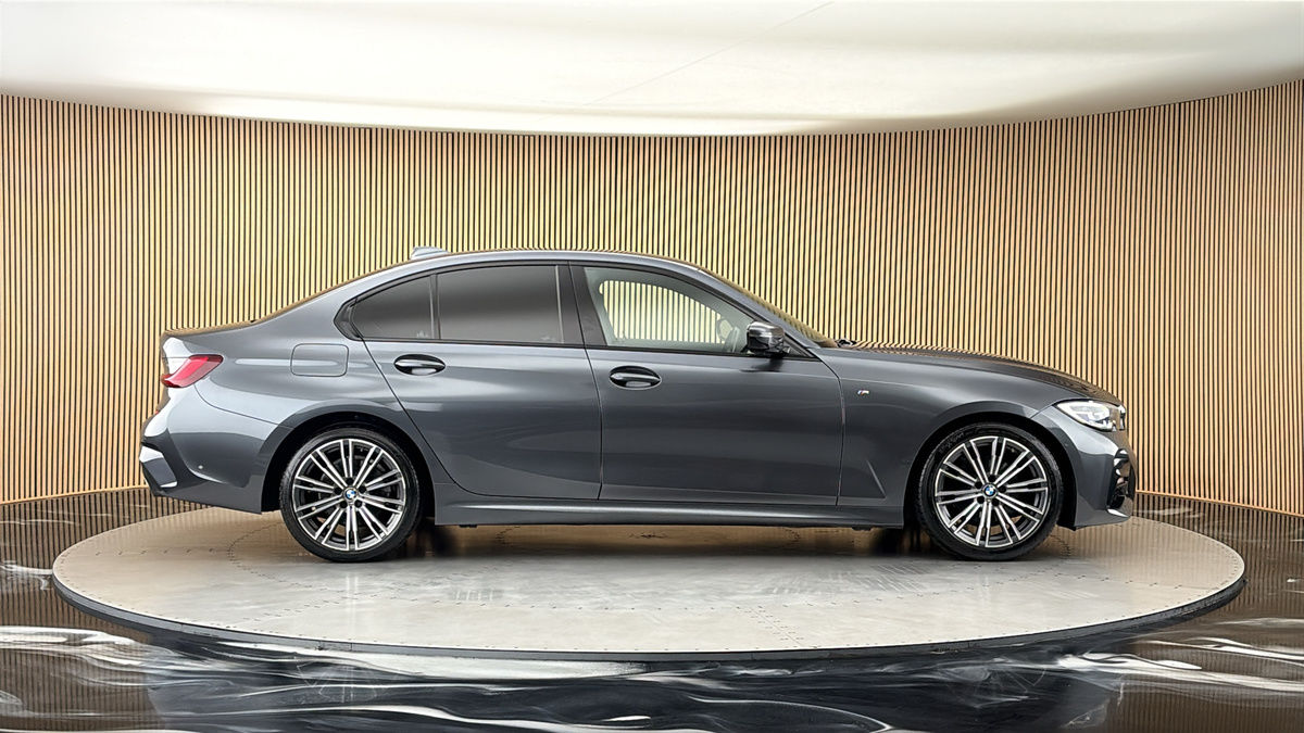 BMW 3 Series Image 16