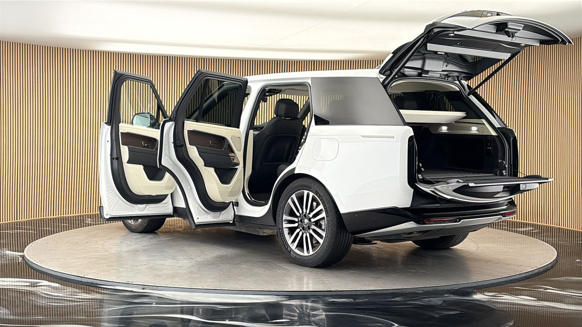 More views of Land Rover Range Rover