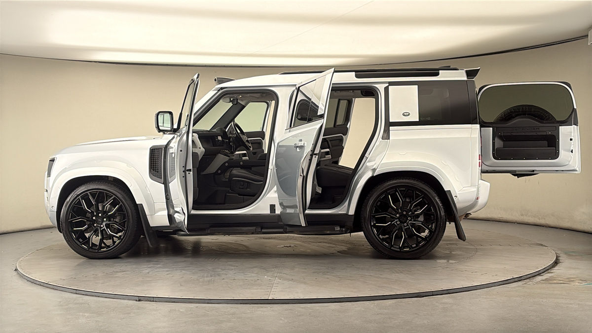 More views of Land Rover Defender 110