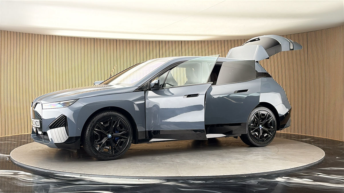 More views of BMW iX