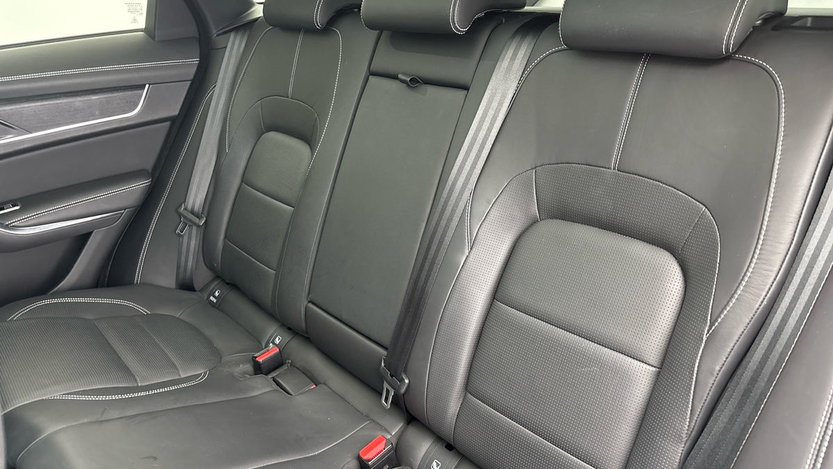 Jaguar F-PACE Image 8