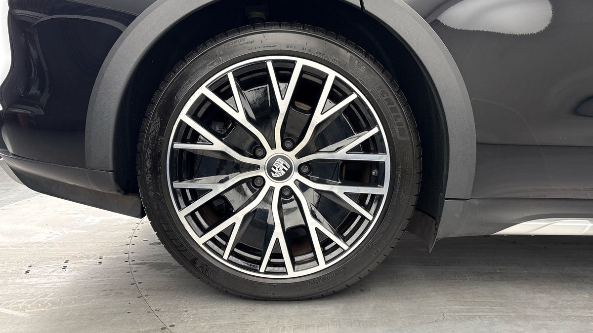 Porsche Taycan Image 11