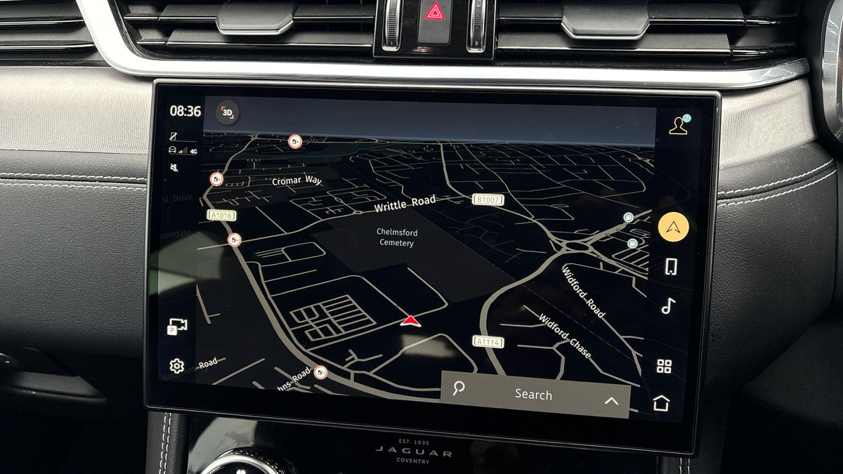 Jaguar F-PACE Image 17