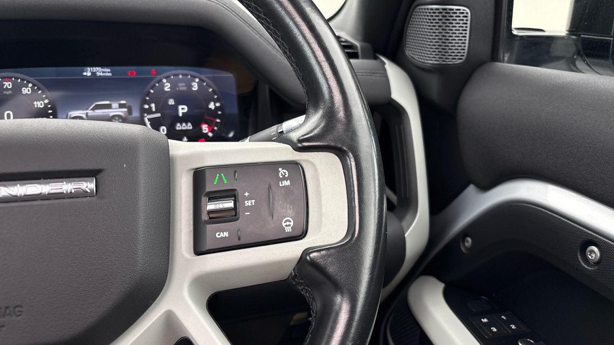 Land Rover Defender 90 Image 14