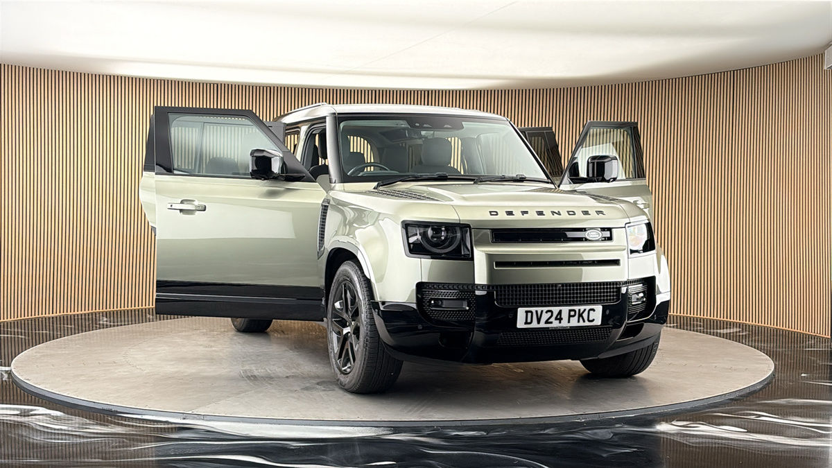 More views of Land Rover Defender 110