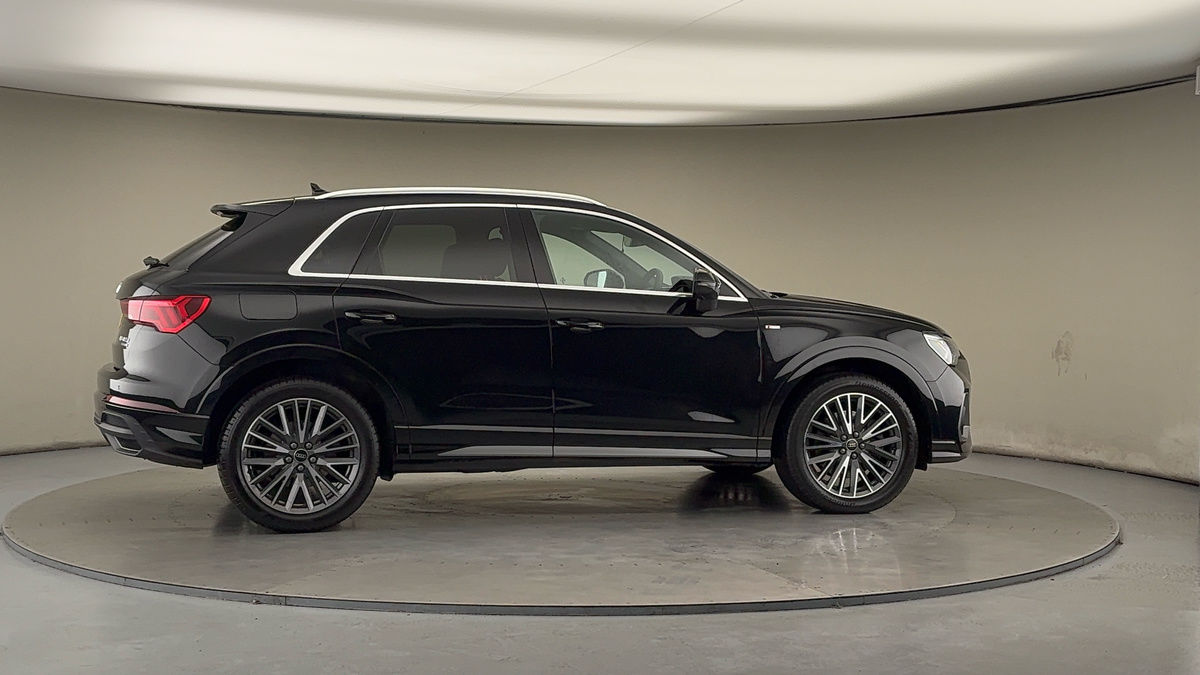 More views of Audi Q3