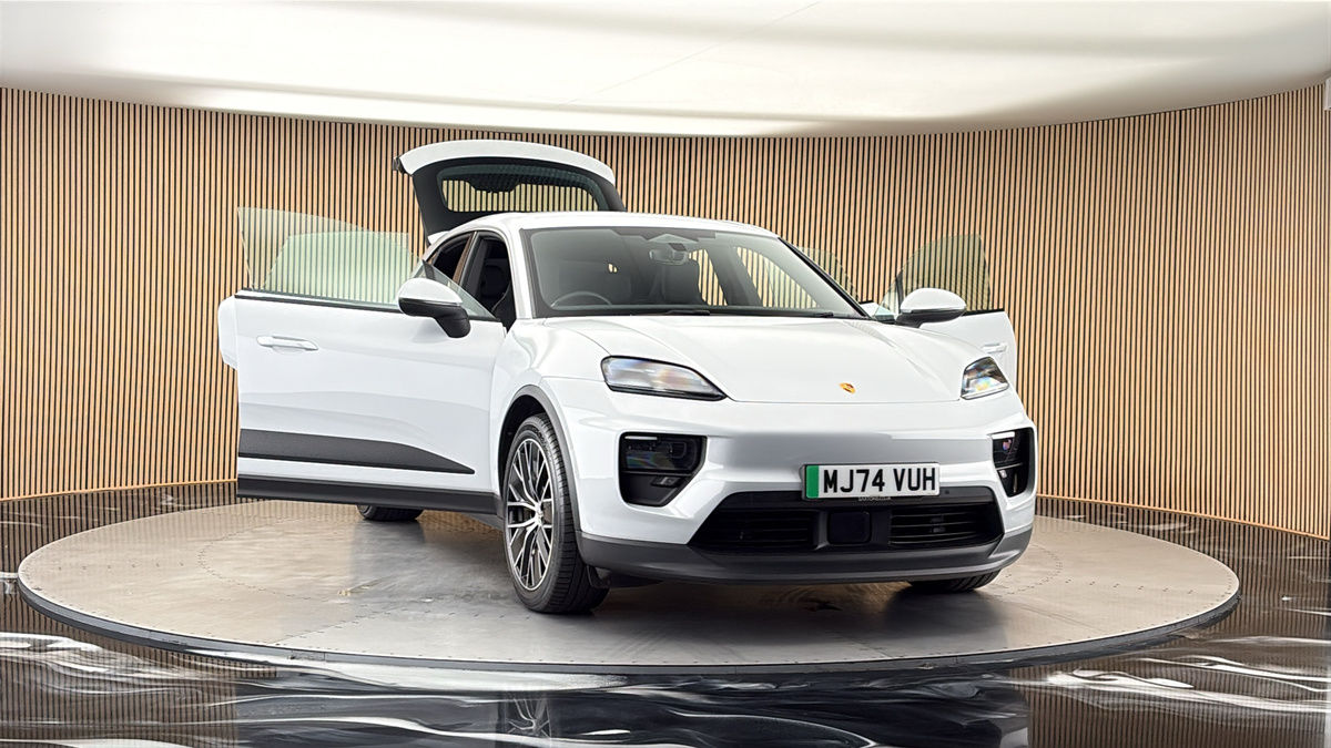 More views of Porsche Macan