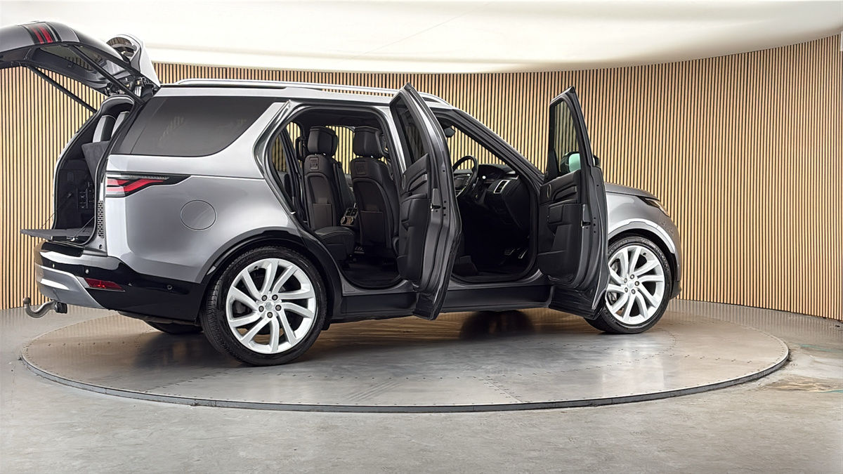 More views of Land Rover Discovery