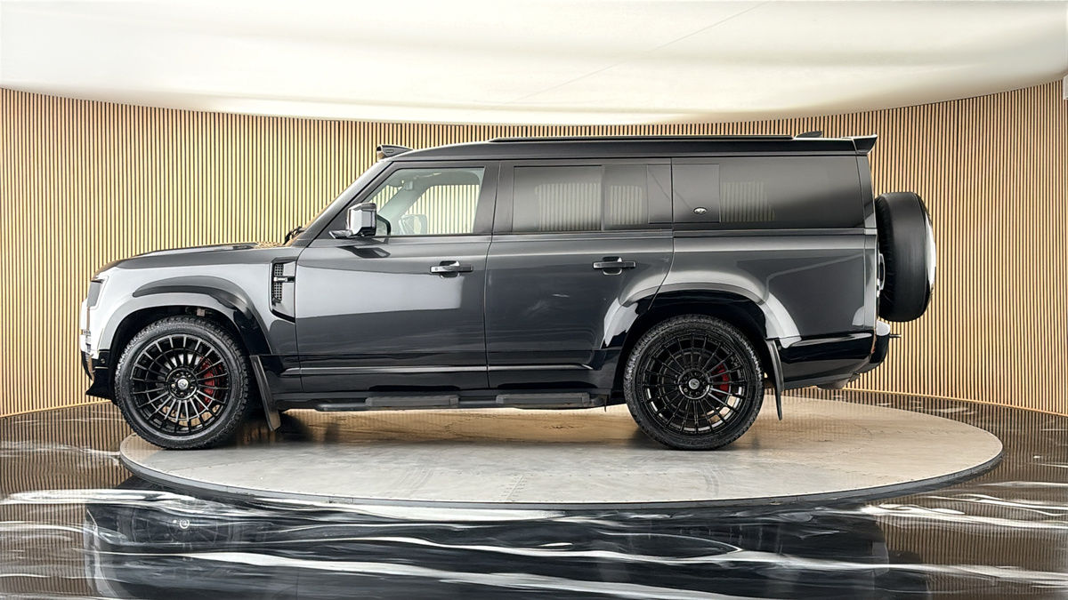 Land Rover Defender 130 Urban Image 15