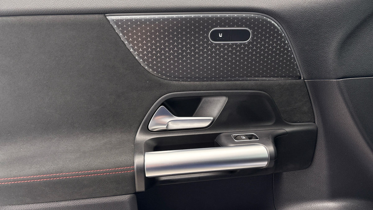 Mercedes-Benz EQA Image 19