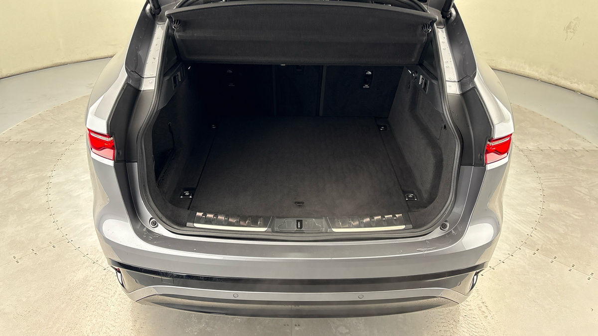 Jaguar F-PACE Image 11