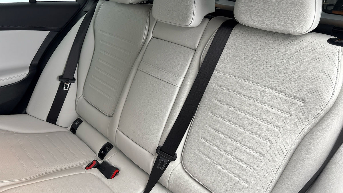Mercedes-Benz C Class Image 8