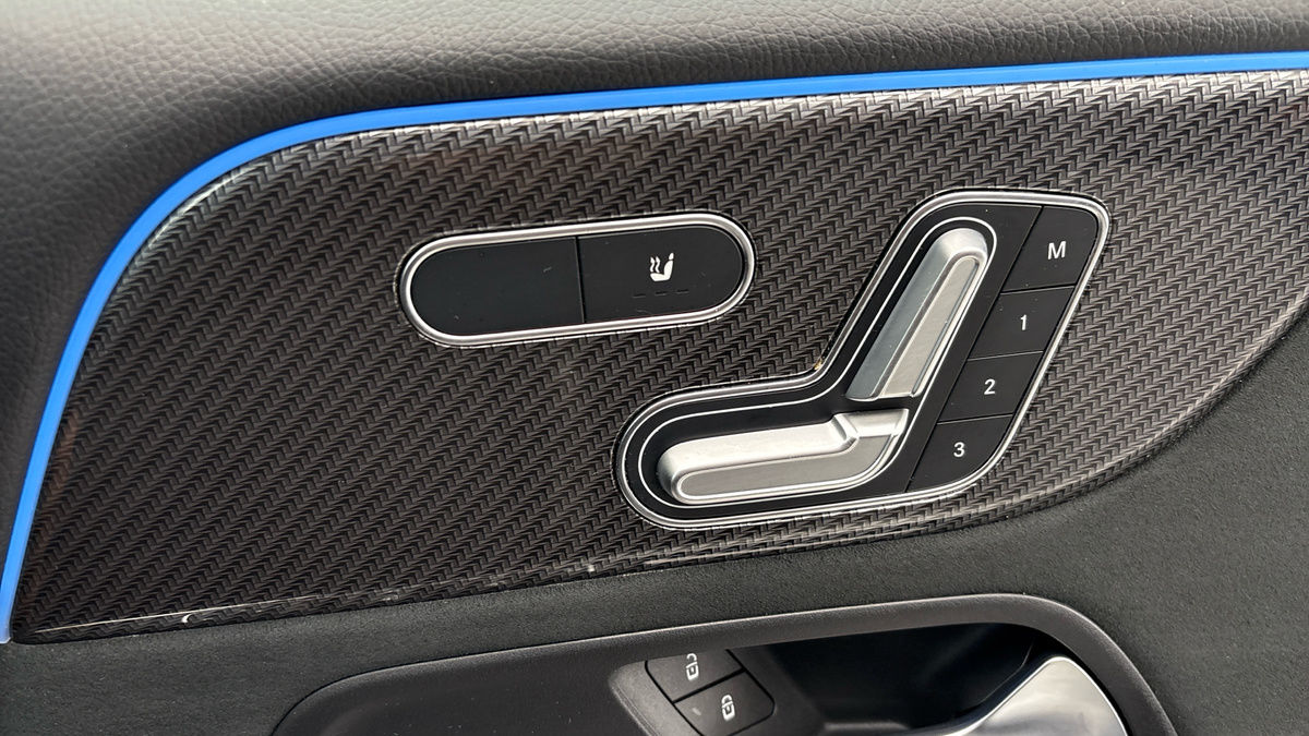 Mercedes-Benz GLB Image 26