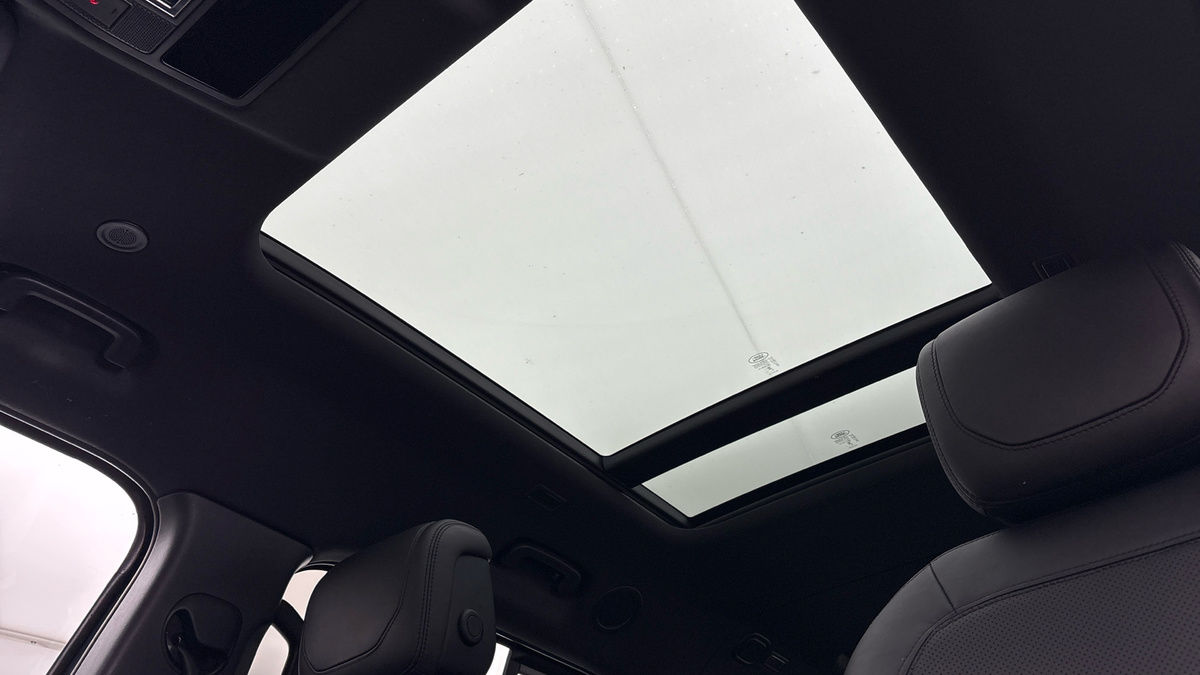 Land Rover Defender 130 Image 6