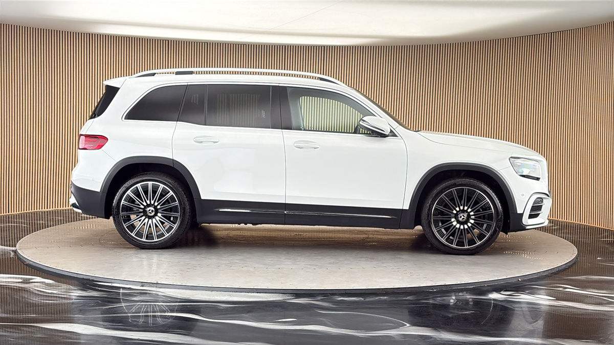 Mercedes-Benz GLB Image 16