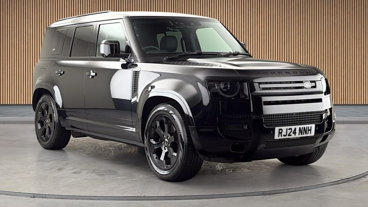 Land Rover Defender 110 Sticky Header Image