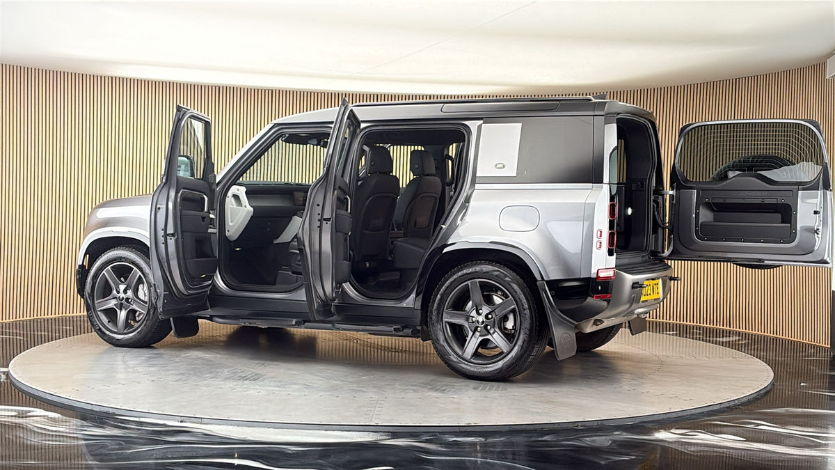 More views of Land Rover Defender 110