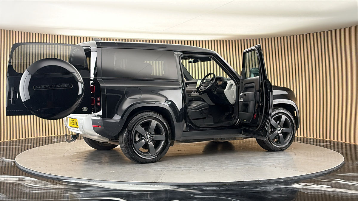 More views of Land Rover Defender 90