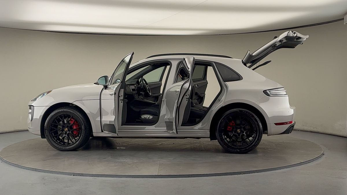 More views of Porsche Macan