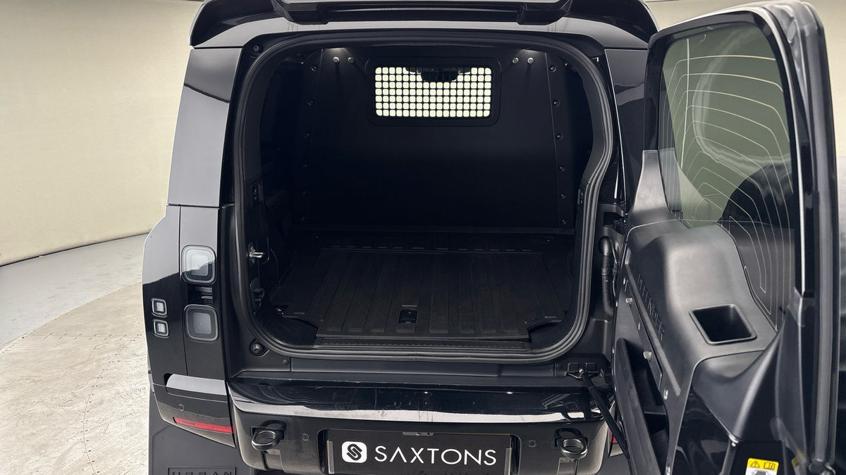 Land Rover Defender 90 Urban Image 11