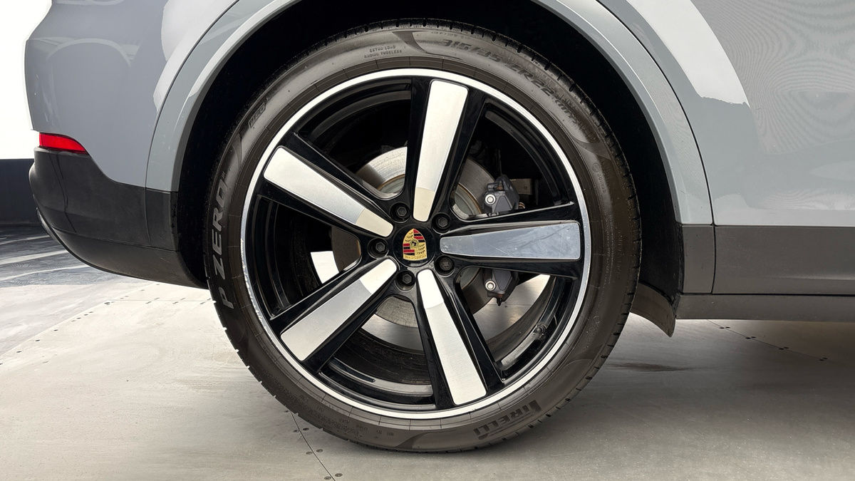 Porsche Cayenne Image 10